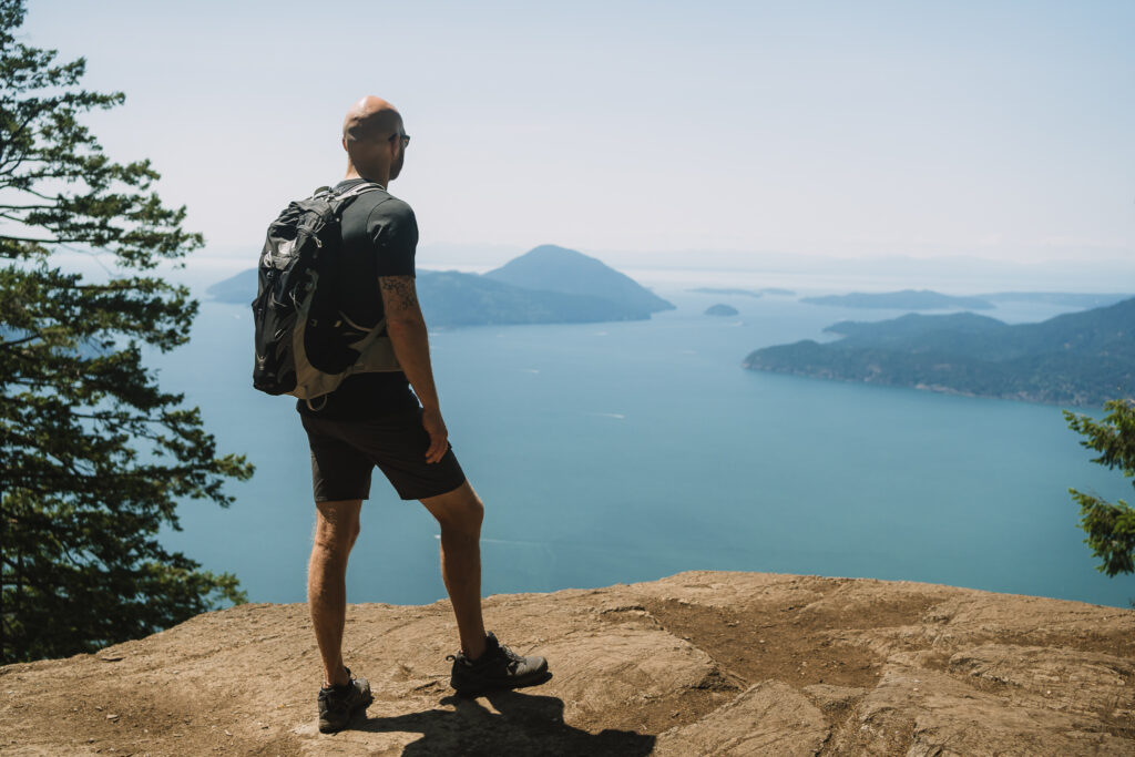 Hiker looking at Howe Sound from the Tunnel Bluffs viewpoint 